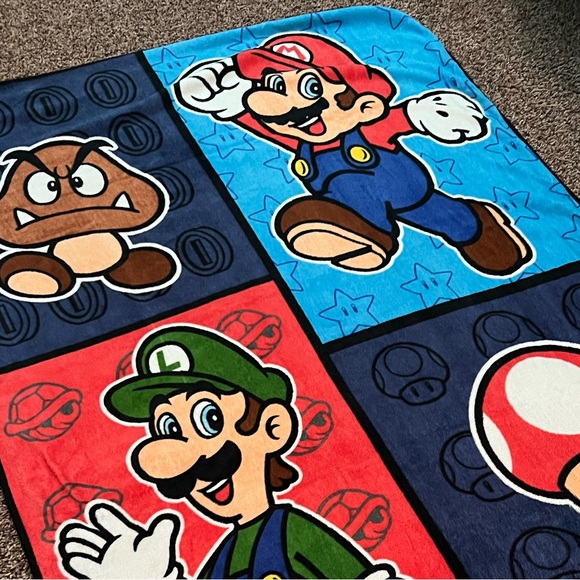 Fuzzy Super Mario blanket - Picture 4 of 4